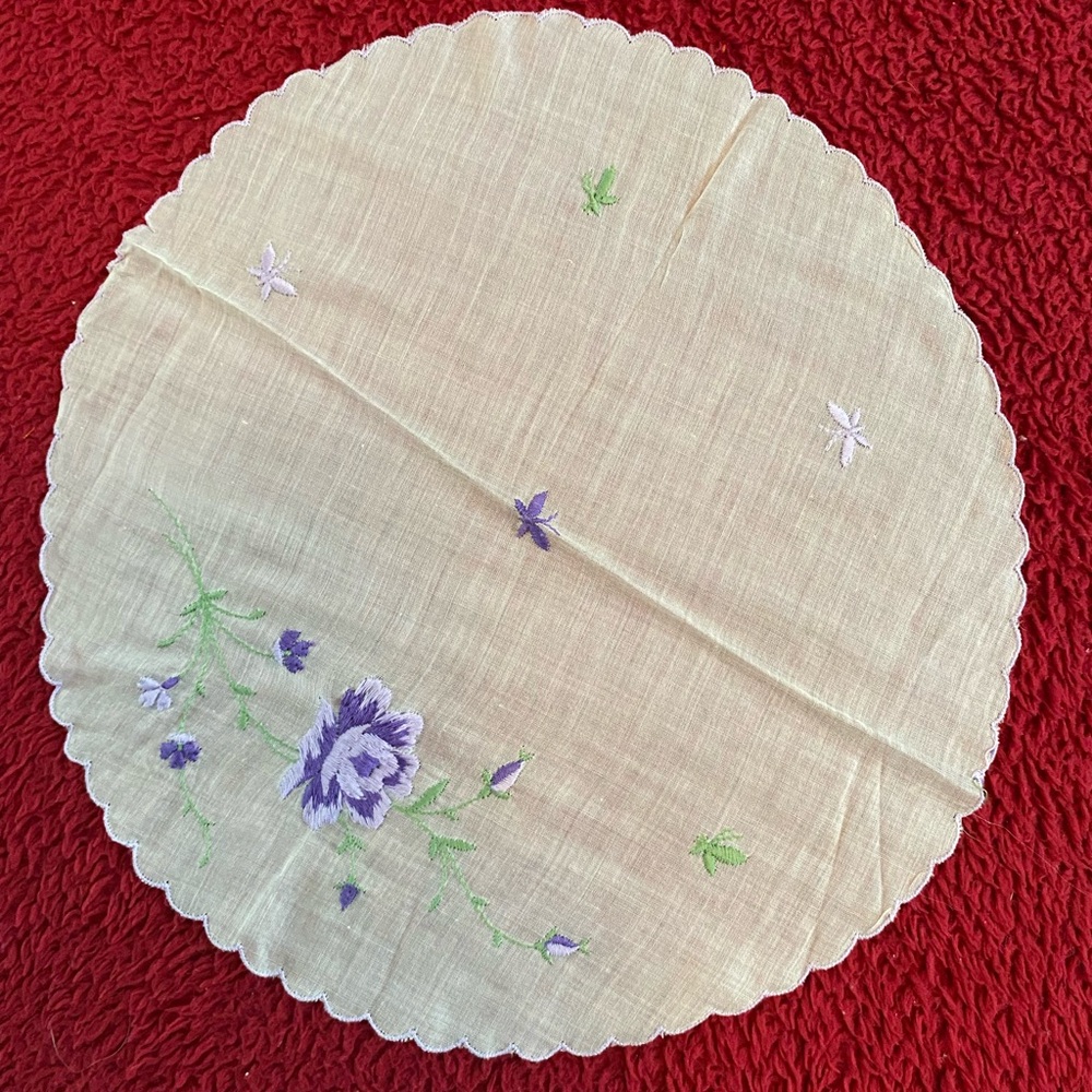 2/30 Vintage  Round Hankerchief
